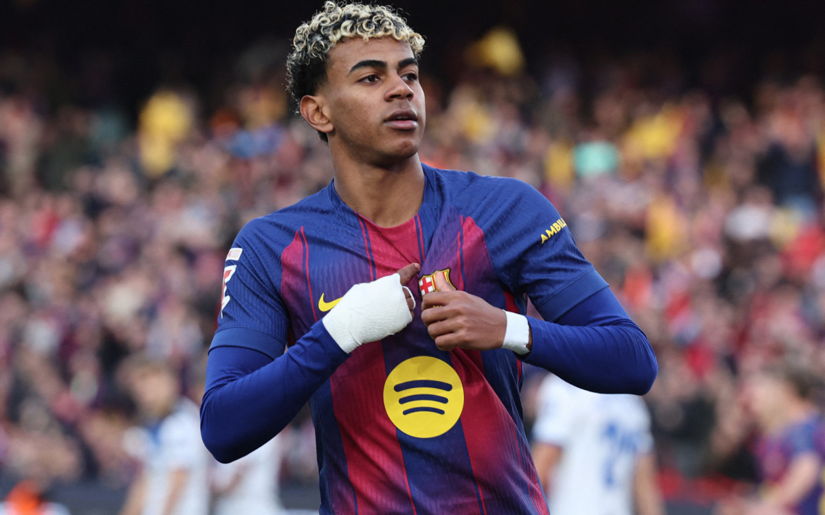 JOSEP LAGO / AFP
Foto por JOSEP LAGO / AFP
Barcelona\'s Spanish forward #10 Lamine Yamal celebrates scoring his team\'s first goal during the Spanish League football match between FC Barcelona and Deportivo Alaves at Camp Nou Stadium in Barcelona on November 29, 2025. (Photo by Josep LAGO / AFP)