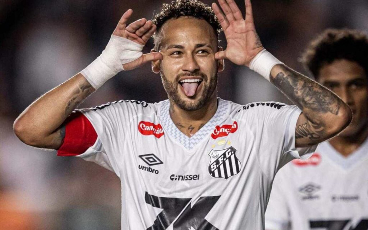 Neymar comemora vit&oacute;ria do Santos e afirma estar bem fisicamente