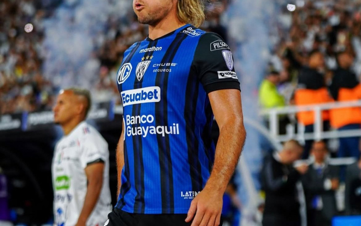 Claudio Spinelli em campo pelo Del Valle