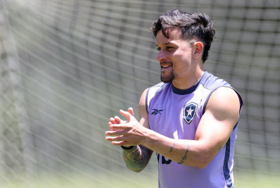 Botafogo pode negociar Artur com clube do Catar