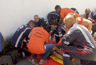 Niterói realiza simulado de alerta e alarme da Defesa Civil no Morro da Zulu