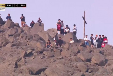 Vídeo! Pessoas sobem em montanha para assistir à final da Libertadores