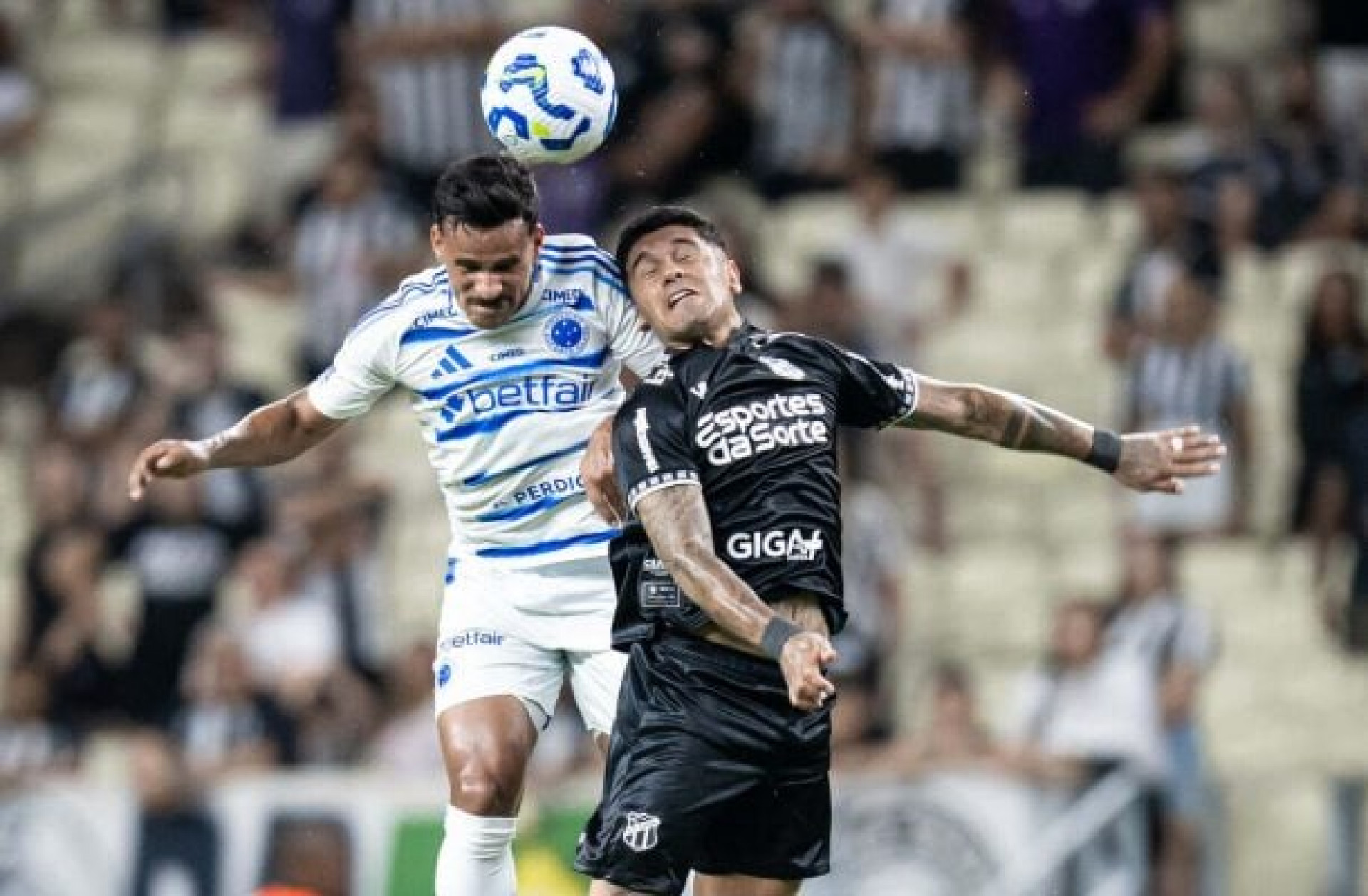 Cruzeiro trope&ccedil;a, empata com o Cear&aacute; e sai da briga pelo t&iacute;tulo do Brasileir&atilde;o
