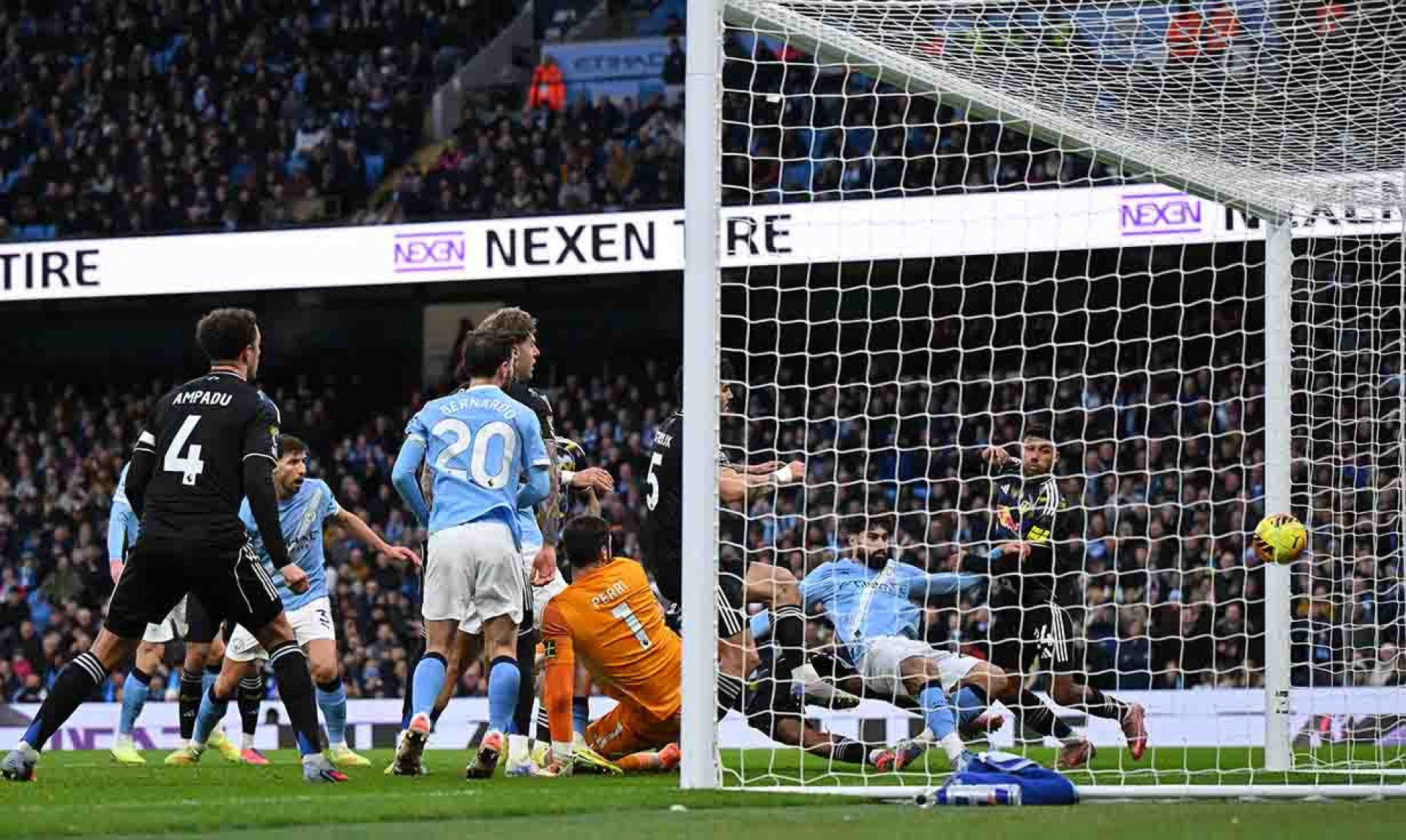 MANCHESTER, ENGLAND - NOVEMBER 29: Josko Gvardiol of Manchester City scores his team's second goal during the Premier League match between Manchester City and Leeds United at Etihad Stadium on November 29, 2025 in Manchester, England. (Photo by Shaun Botterill/Getty Images)