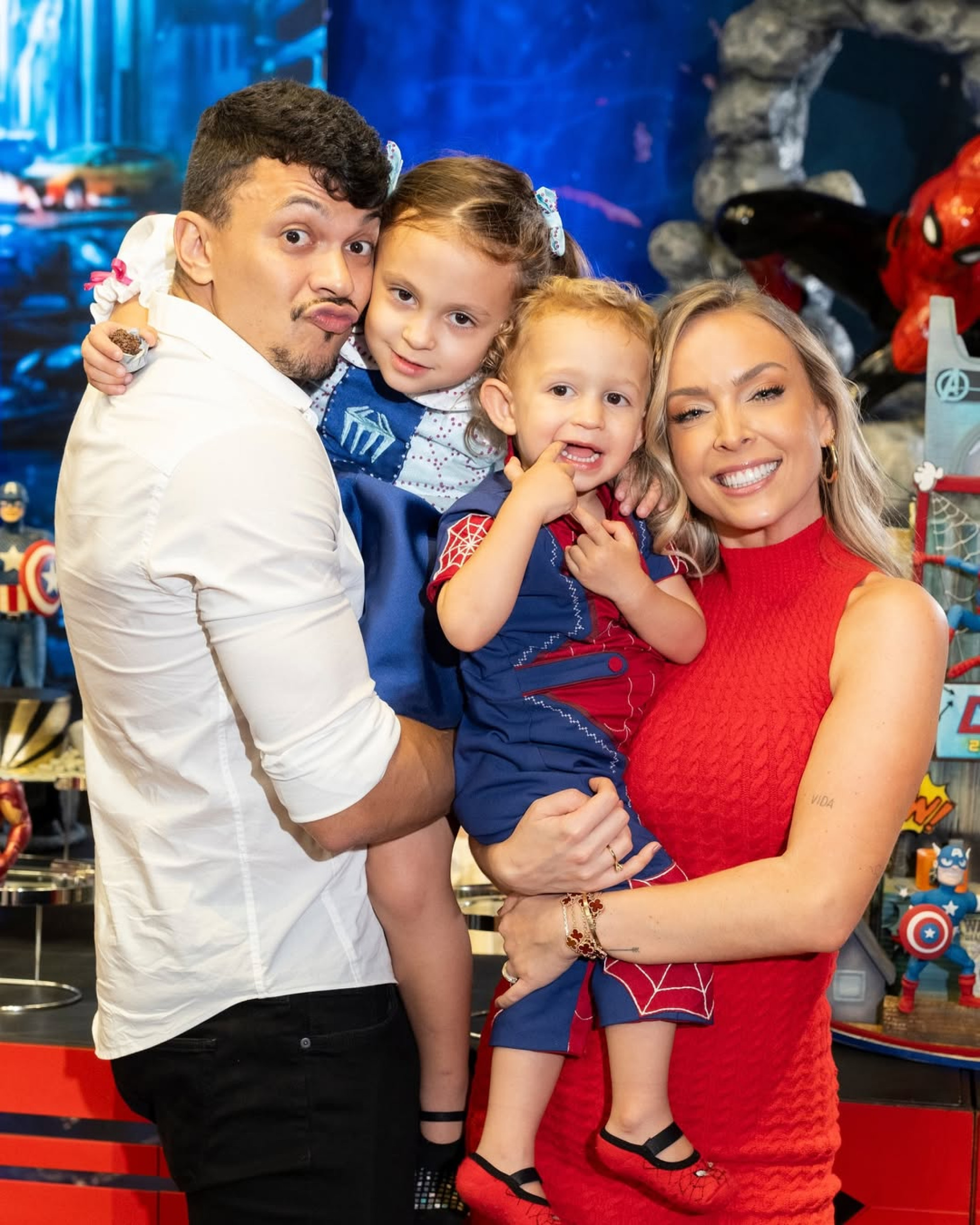 Tata Estaniecki e Julio Cocielo são pais de Beatriz e Caio  - Reprodução/Instagram 