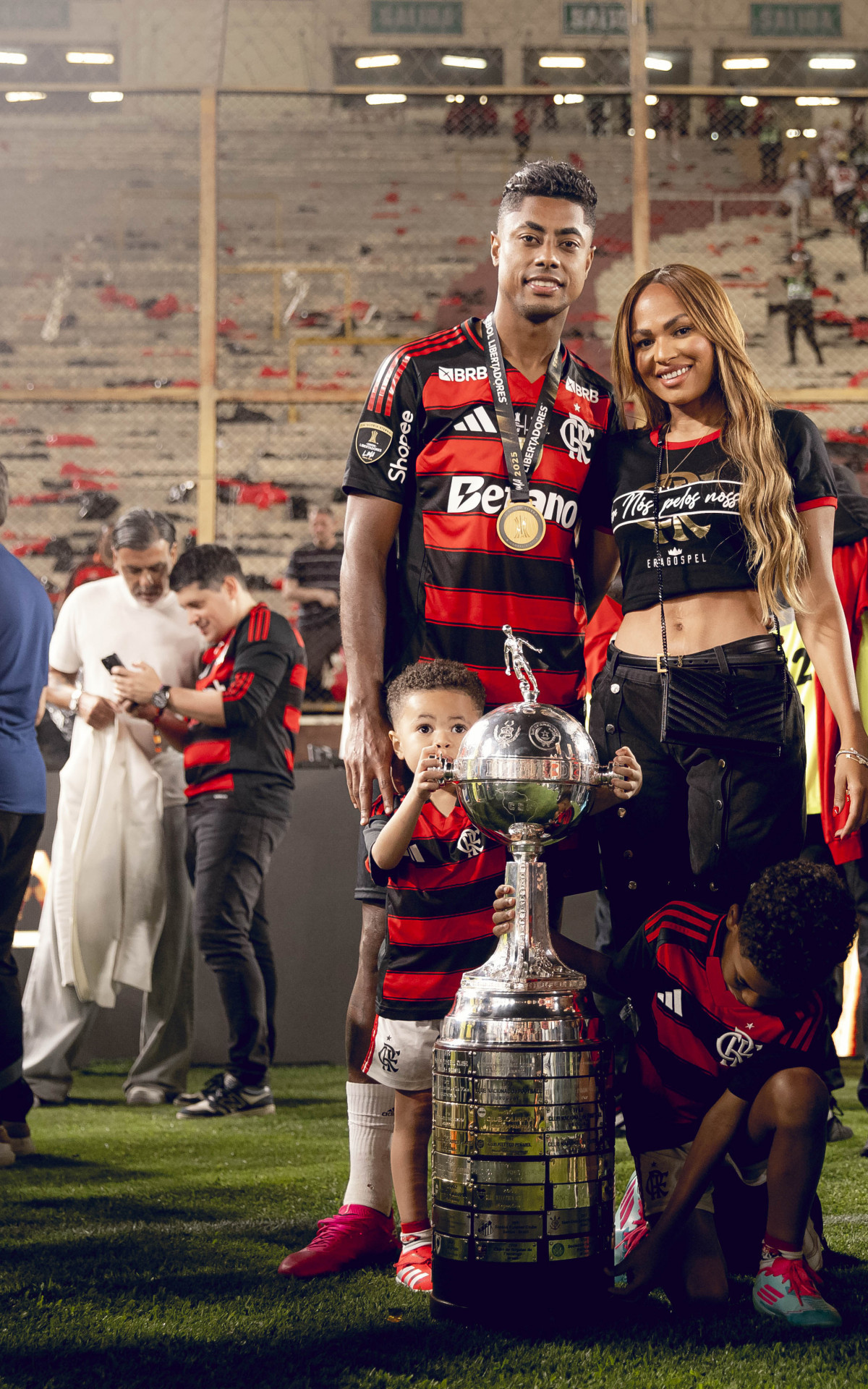 Bruno Henrique e sua família com a Libertadores - Gilvan de Souza / Flamengo