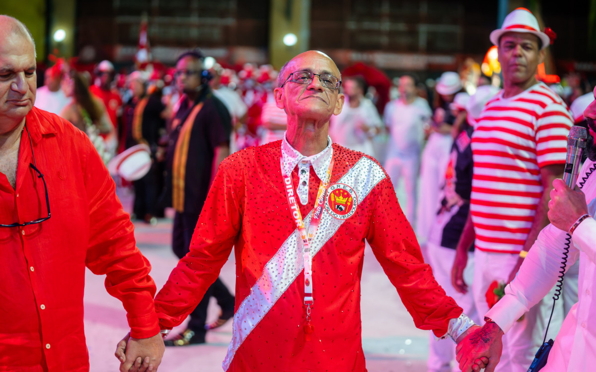 Unidos do Viradouro abrilhanta mini desfile na Cidade do Samba