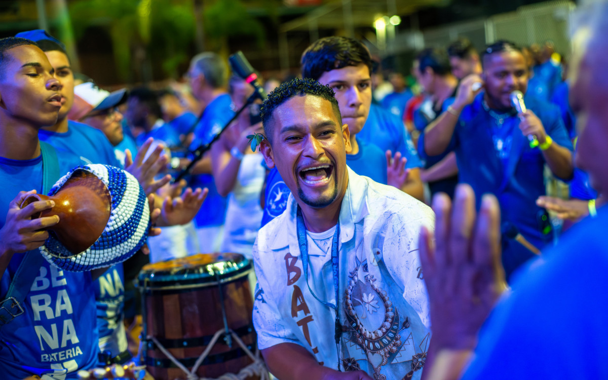 Bateria da Beija-Flor de Nilópolis no mini desfile na Cidade do Samba