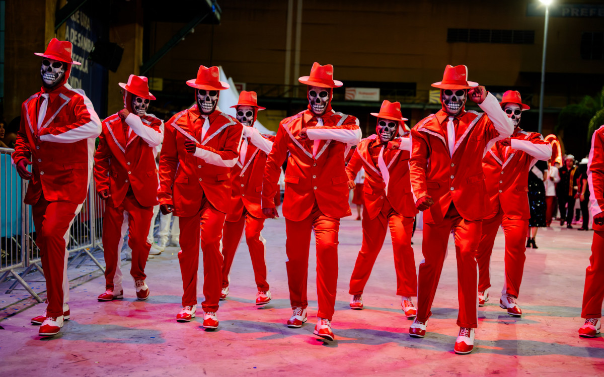 Unidos do Viradouro participa de mini desfile, preparação para o Carnaval 2026