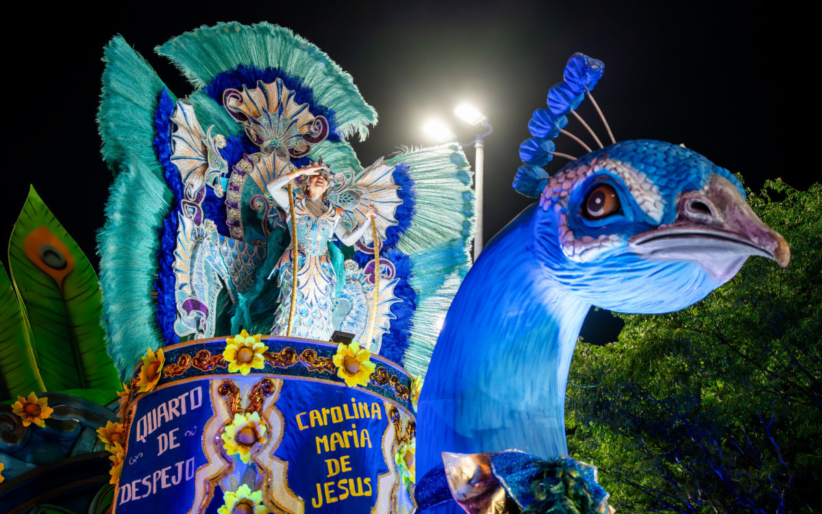 Unidos da Tijuca leva tripé com alegorias ao mini desfile na Cidade do Samba