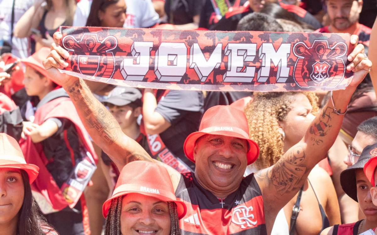 Torcedores do Flamengo fazem festa no Centro do Rio