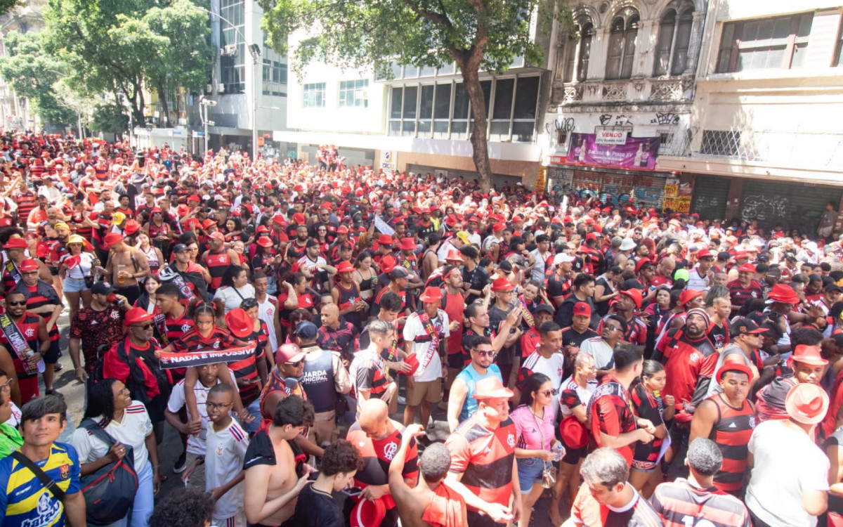 Torcedores do Flamengo fazem festa no Centro do Rio