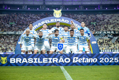 No dia do tetra do Flamengo, Gabigol tem atuação discreta pelo Cruzeiro e acaba suspenso