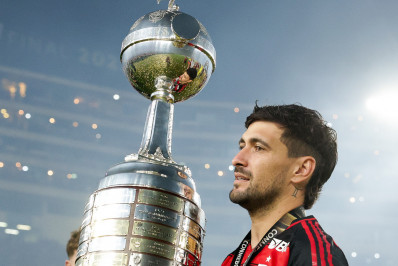 Arrascaeta 'crava' permanência de Filipe Luís no Flamengo: 'Não tem como ir embora'