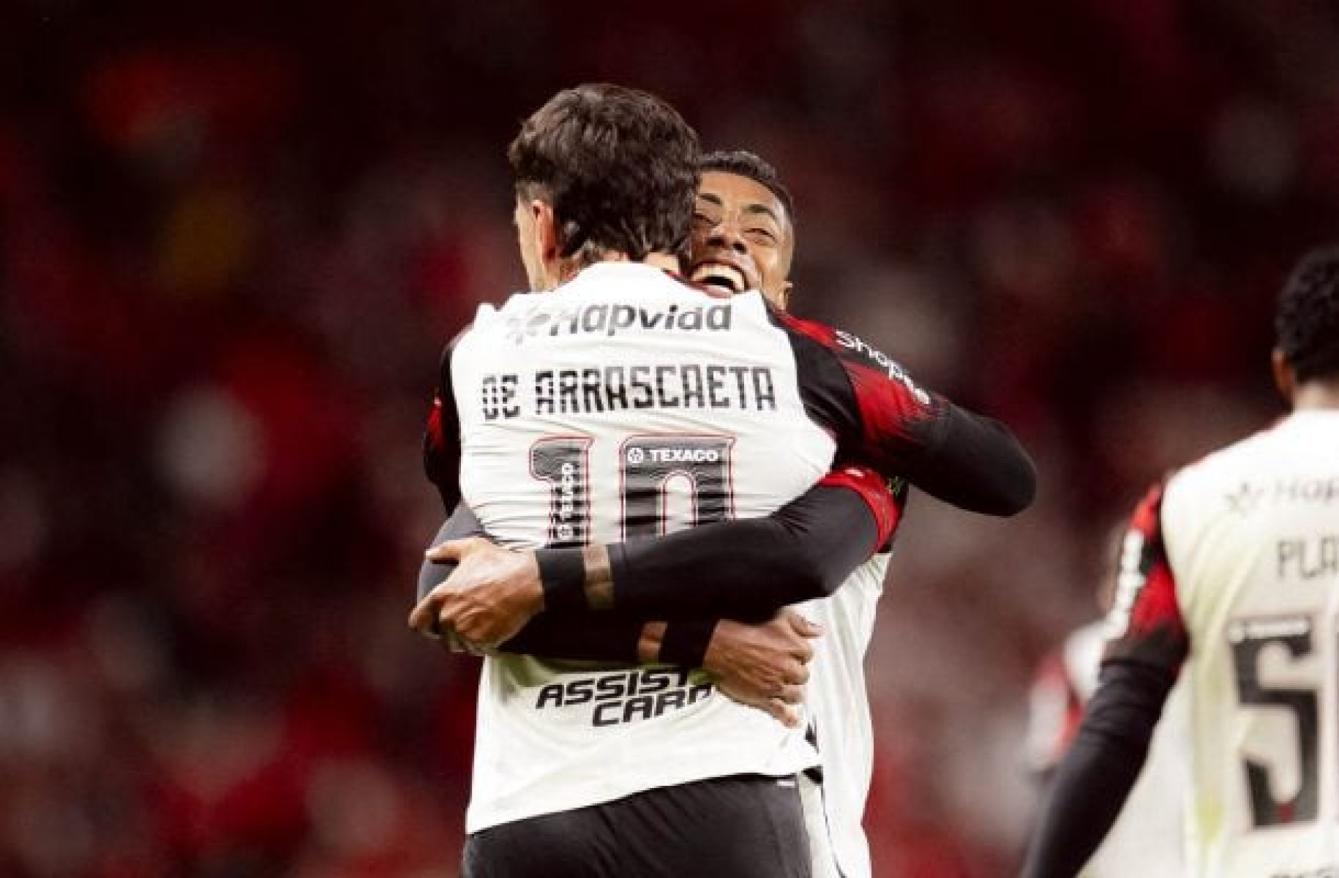 Bruno Henrique e Arrascaeta fazem história no futebol brasileiro
