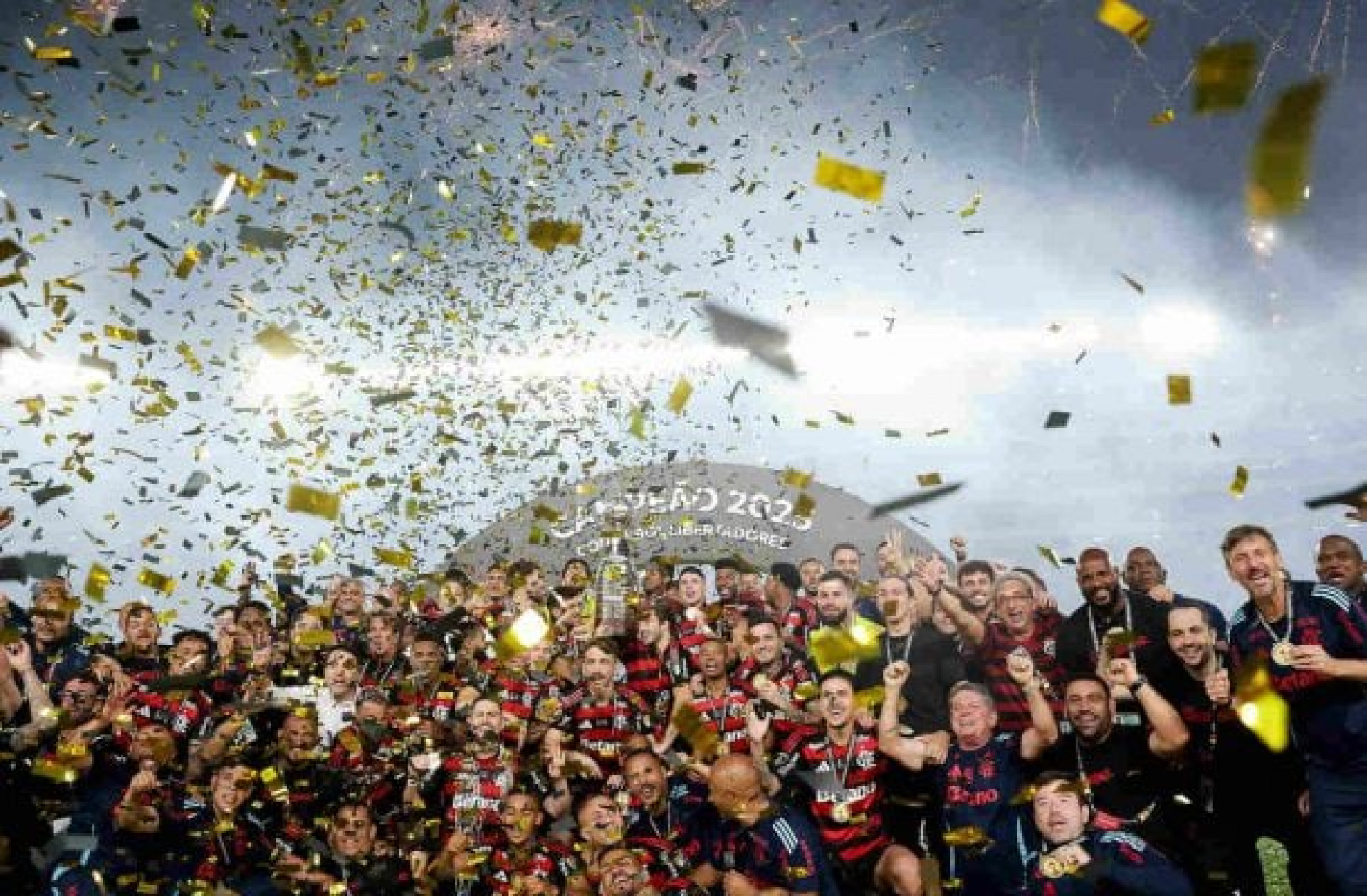 Flamengo desembarca no Rio de Janeiro após conquistar tetra da Libertadores