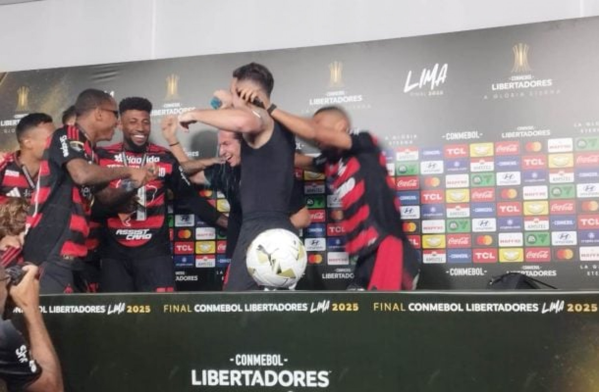 Filipe Luís, do Flamengo, revela estratégia utilizada para vencer o Palmeiras