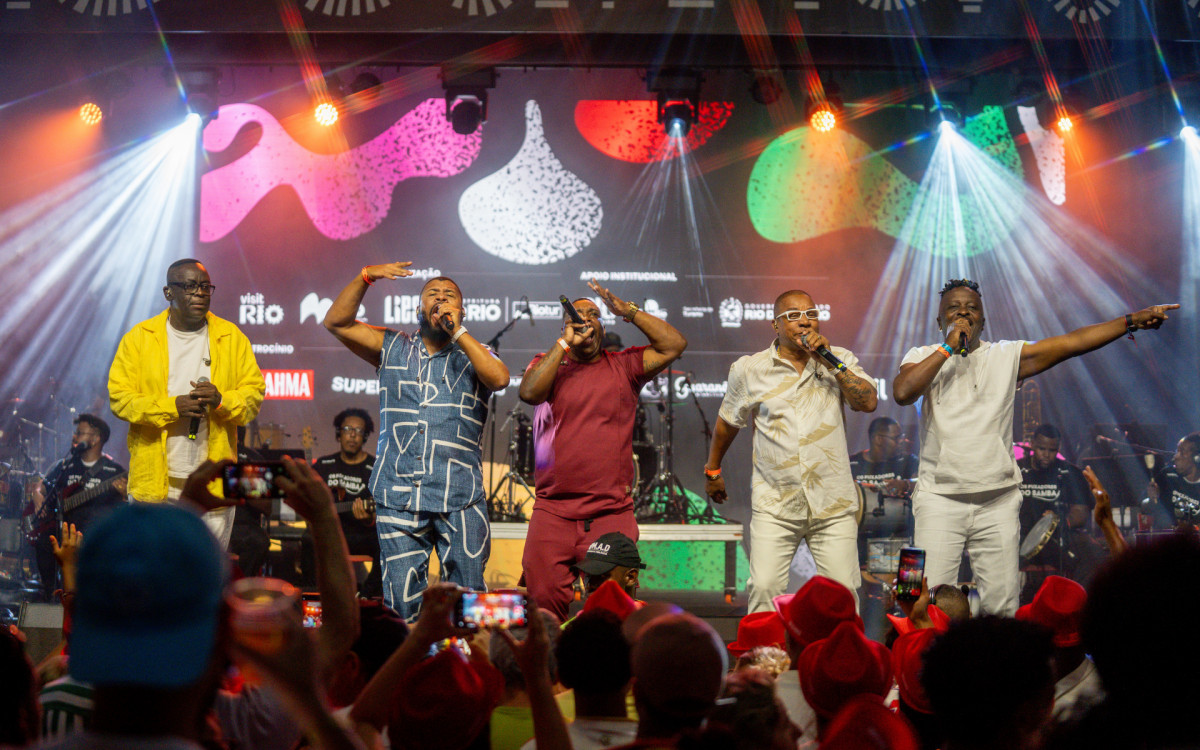 Puxadores do Samba se apresentam no última dia dos mini desfiles do Grupo Especial, rumo ao Carnaval 2026