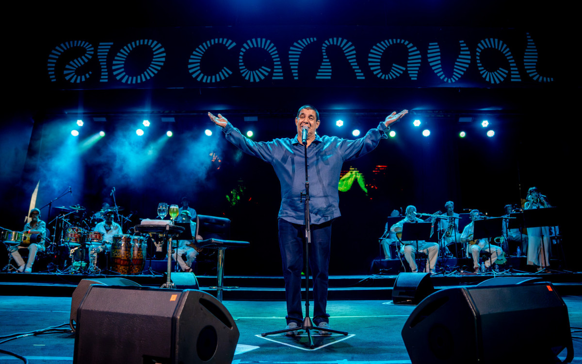 Zeca Pagodinho faz show no última dia dos mini desfiles na Cidade do Samba