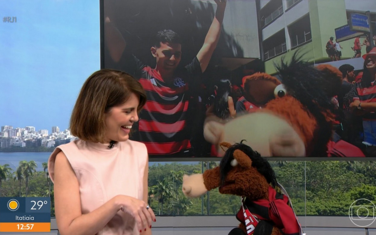 Mariana Gross comemora título do Flamengo no 'RJTV' - Reprodução/Globo