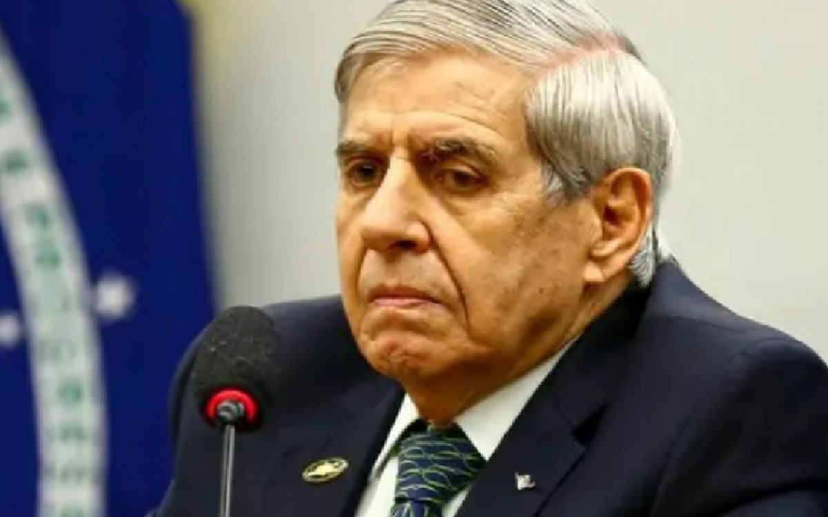 General Heleno deverá passar por avaliação clínica completa