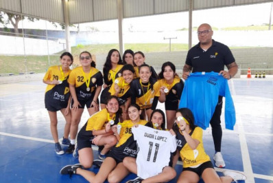 Jogos Escolares de Rio das Ostras começam com grande desfile e competições de peso