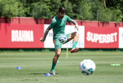 Fluminense prioriza a contratação de centroavante para a temporada de 2026
