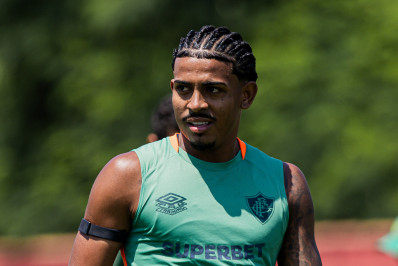 Com John Kennedy de visual novo, Fluminense faz último treino antes de viagem a Porto Alegre