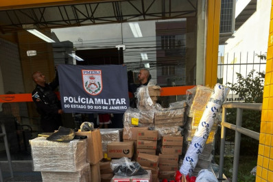 PM recupera carga de materiais de construção roubada em comunidade na Pavuna