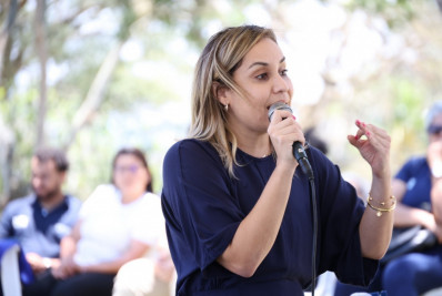 Prefeita de Araruama anuncia abono especial de Natal para aposentados pela primeira vez