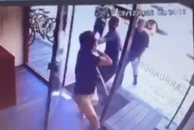 Vídeo: homem é preso por furtar cordão de ouro em frente a hotel na Zona Sul