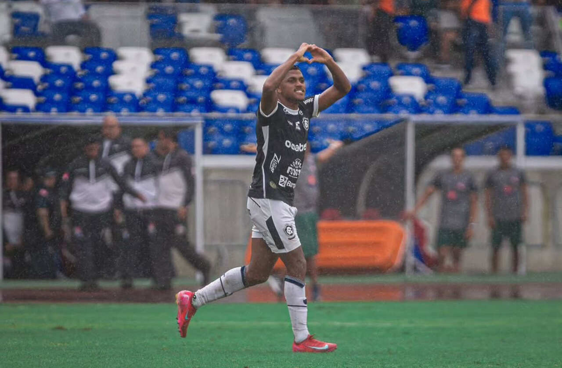 Corinthians mira contratação do artilheiro da Série B