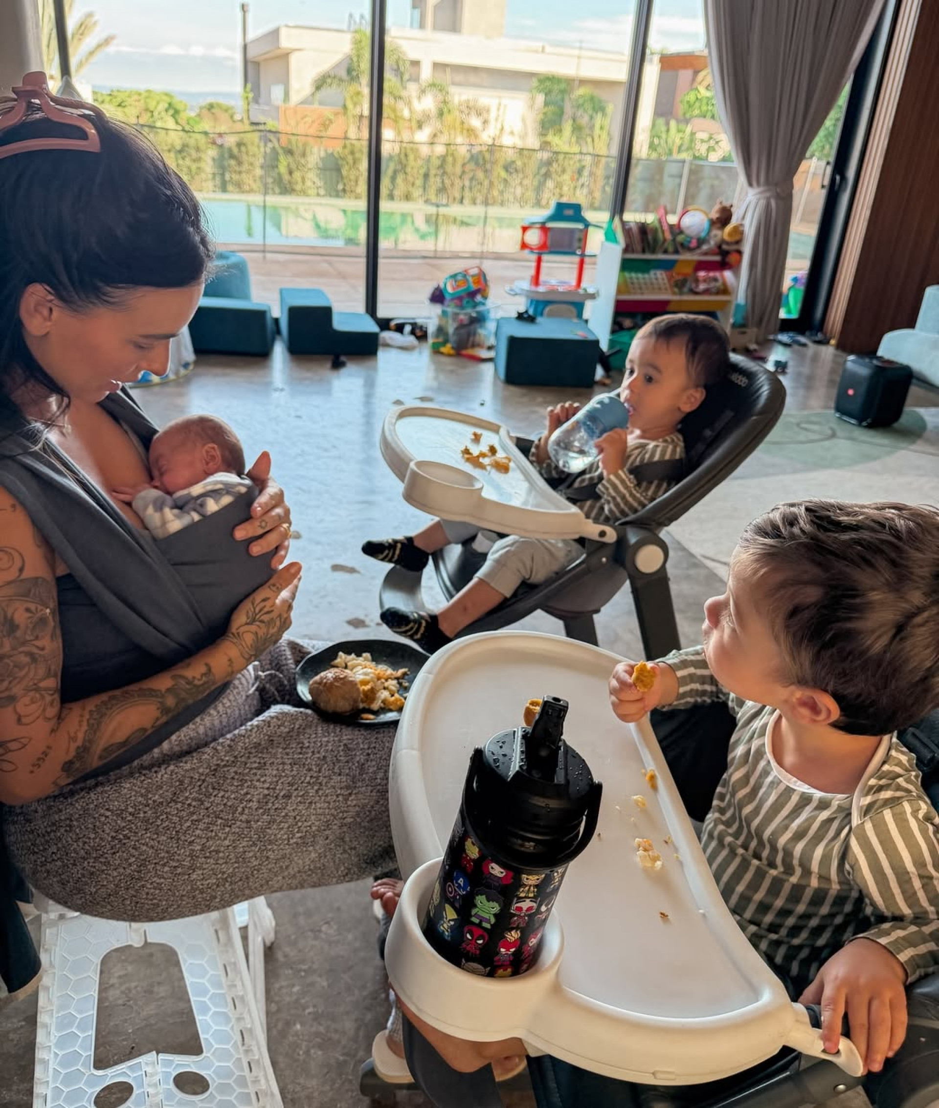 Clara Maia mostra filhos, José, João e Theo juntinhos - Reprodução / Instagram