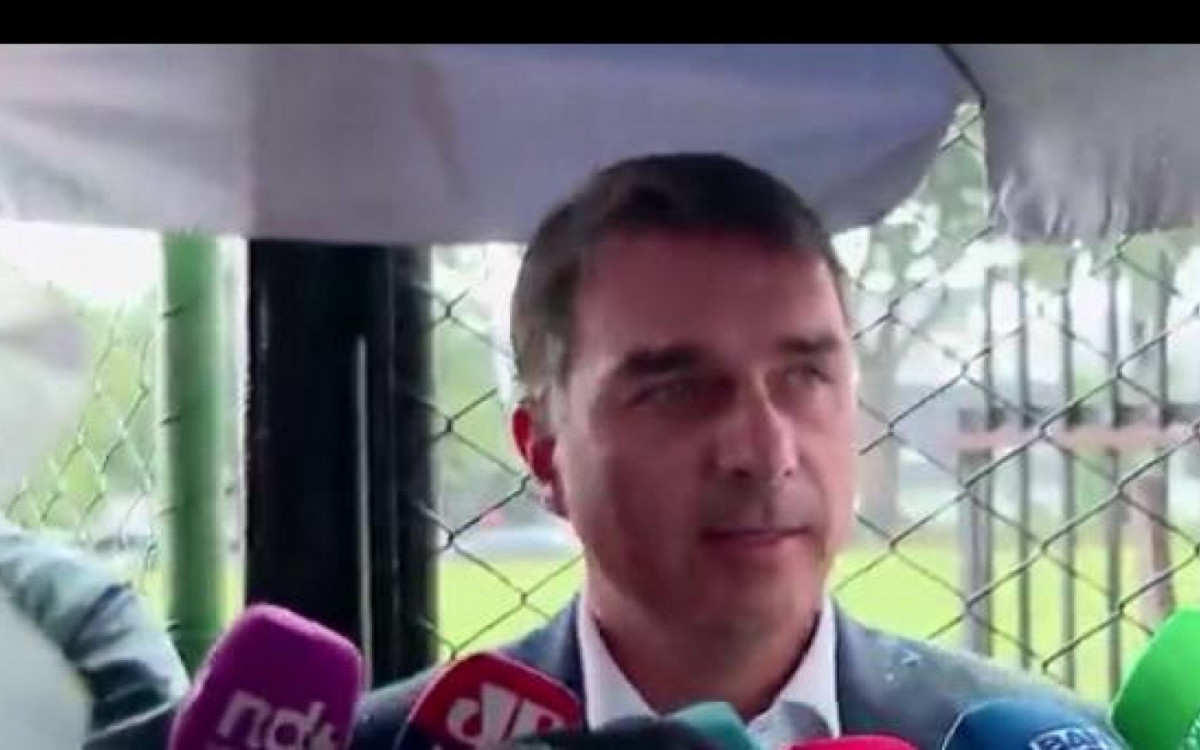 Senador Flávio Bolsonaro visitou novamente o pai, o ex-presidente Jair Bolsonaro (PL)