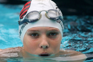Atleta campista de 12 anos na disputa estadual de natação pelo Flamengo