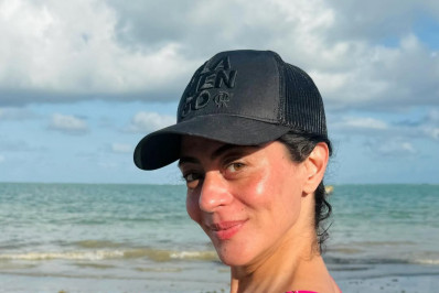 De biquíni, Carol Castro exibe curvas em João Pessoa 