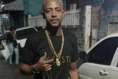 Acusado de feminicídio na Cidade de Deus se entrega na delegacia de Angra