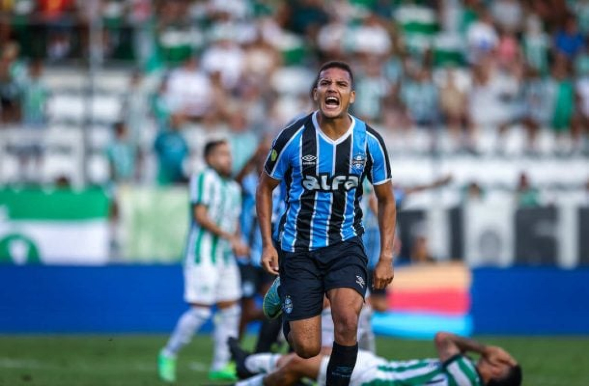 Grêmio divulga relacionados para duelo contra o Fluminense com retorno na zaga e ausências no ataque
