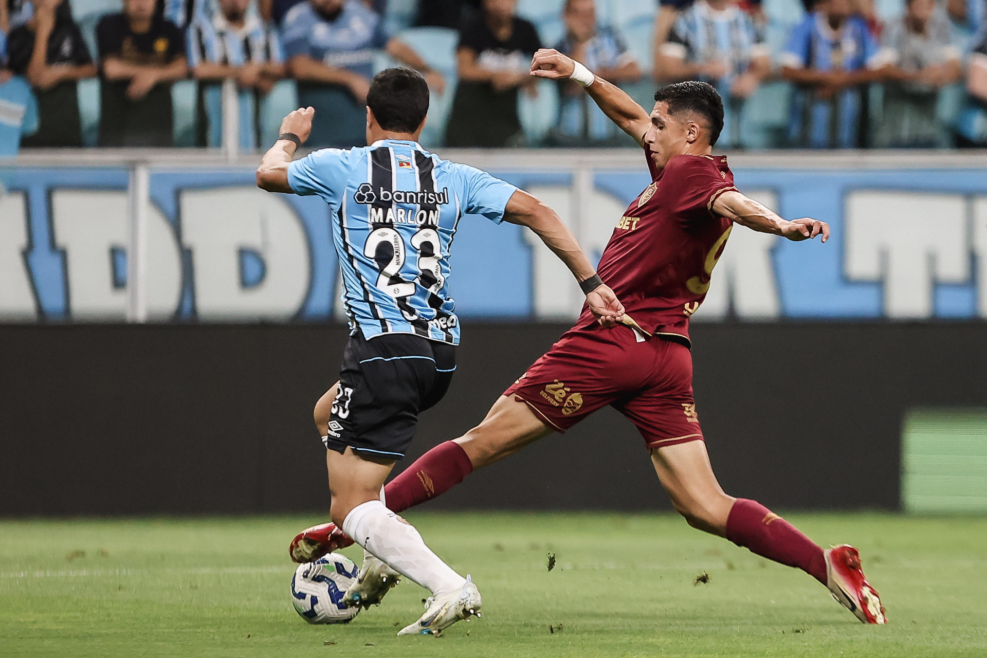 Porto Alegre RS, Brasil - 02/12/2025 - estádio Arena do Grêmio.   
Fluminense enfrenta o Grêmio esta noite na Arena do Grêmio pela 37ª rodada do Campeonato Brasileiro 2025.
FOTO: LUCAS MERÇON / FLUMINENSE F.C.

IMPORTANTE: Imagem destinada a uso institucional e divulgação, seu
uso comercial está vetado incondicionalmente por seu autor e o
Fluminense Football Club.É obrigatório mencionar o nome do autor ou
usar a imagem.
.
IMPORTANT: Image intended for institutional use and distribution.
Commercial use is prohibited unconditionally by its author and
Fluminense Football Club. It is mandatory to mention the name of the
author or use the image.
.
IMPORTANTE: Imágen para uso solamente institucional y distribuición. El
uso comercial es prohibido por su autor y por el Fluminense FootballClub. 
És mandatório mencionar el nombre del autor ao usar el imágen. - Lucas Merçon/Fluminense
