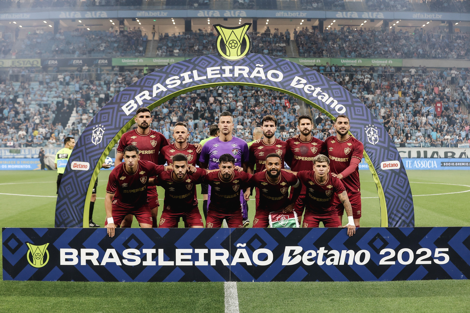 Porto Alegre RS, Brasil - 02/12/2025 - estádio Arena do Grêmio.   
Fluminense enfrenta o Grêmio esta noite na Arena do Grêmio pela 37ª rodada do Campeonato Brasileiro 2025.
FOTO: LUCAS MERÇON / FLUMINENSE F.C.

IMPORTANTE: Imagem destinada a uso institucional e divulgação, seu
uso comercial está vetado incondicionalmente por seu autor e o
Fluminense Football Club.É obrigatório mencionar o nome do autor ou
usar a imagem.
.
IMPORTANT: Image intended for institutional use and distribution.
Commercial use is prohibited unconditionally by its author and
Fluminense Football Club. It is mandatory to mention the name of the
author or use the image.
.
IMPORTANTE: Imágen para uso solamente institucional y distribuición. El
uso comercial es prohibido por su autor y por el Fluminense FootballClub. 
És mandatório mencionar el nombre del autor ao usar el imágen. - Lucas Merçon/Fluminense