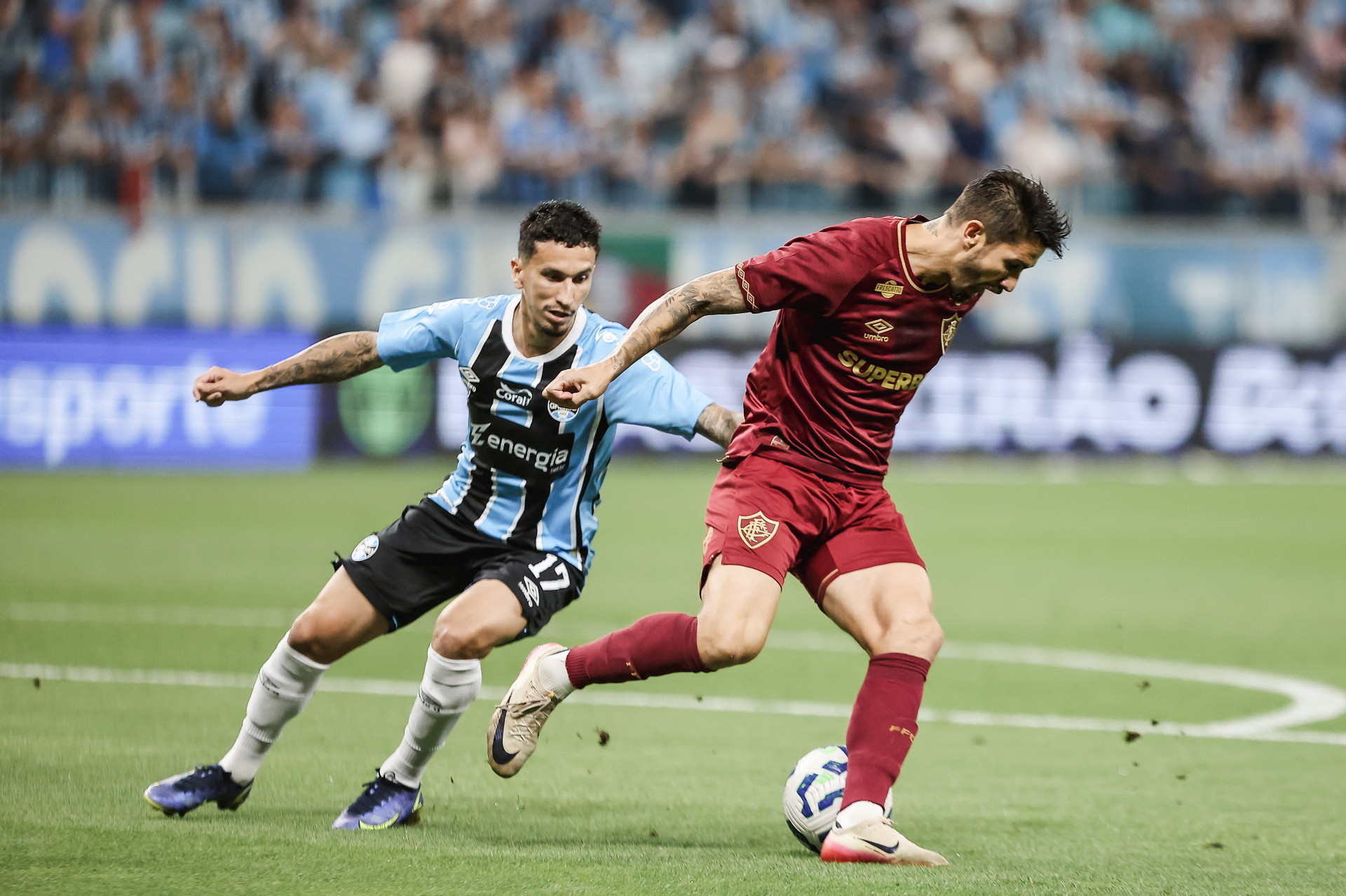Porto Alegre RS, Brasil - 02/12/2025 - estádio Arena do Grêmio.   
Fluminense enfrenta o Grêmio esta noite na Arena do Grêmio pela 37ª rodada do Campeonato Brasileiro 2025.
FOTO: LUCAS MERÇON / FLUMINENSE F.C.

IMPORTANTE: Imagem destinada a uso institucional e divulgação, seu
uso comercial está vetado incondicionalmente por seu autor e o
Fluminense Football Club.É obrigatório mencionar o nome do autor ou
usar a imagem.
.
IMPORTANT: Image intended for institutional use and distribution.
Commercial use is prohibited unconditionally by its author and
Fluminense Football Club. It is mandatory to mention the name of the
author or use the image.
.
IMPORTANTE: Imágen para uso solamente institucional y distribuición. El
uso comercial es prohibido por su autor y por el Fluminense FootballClub. 
És mandatório mencionar el nombre del autor ao usar el imágen. - Lucas Merçon/Fluminense