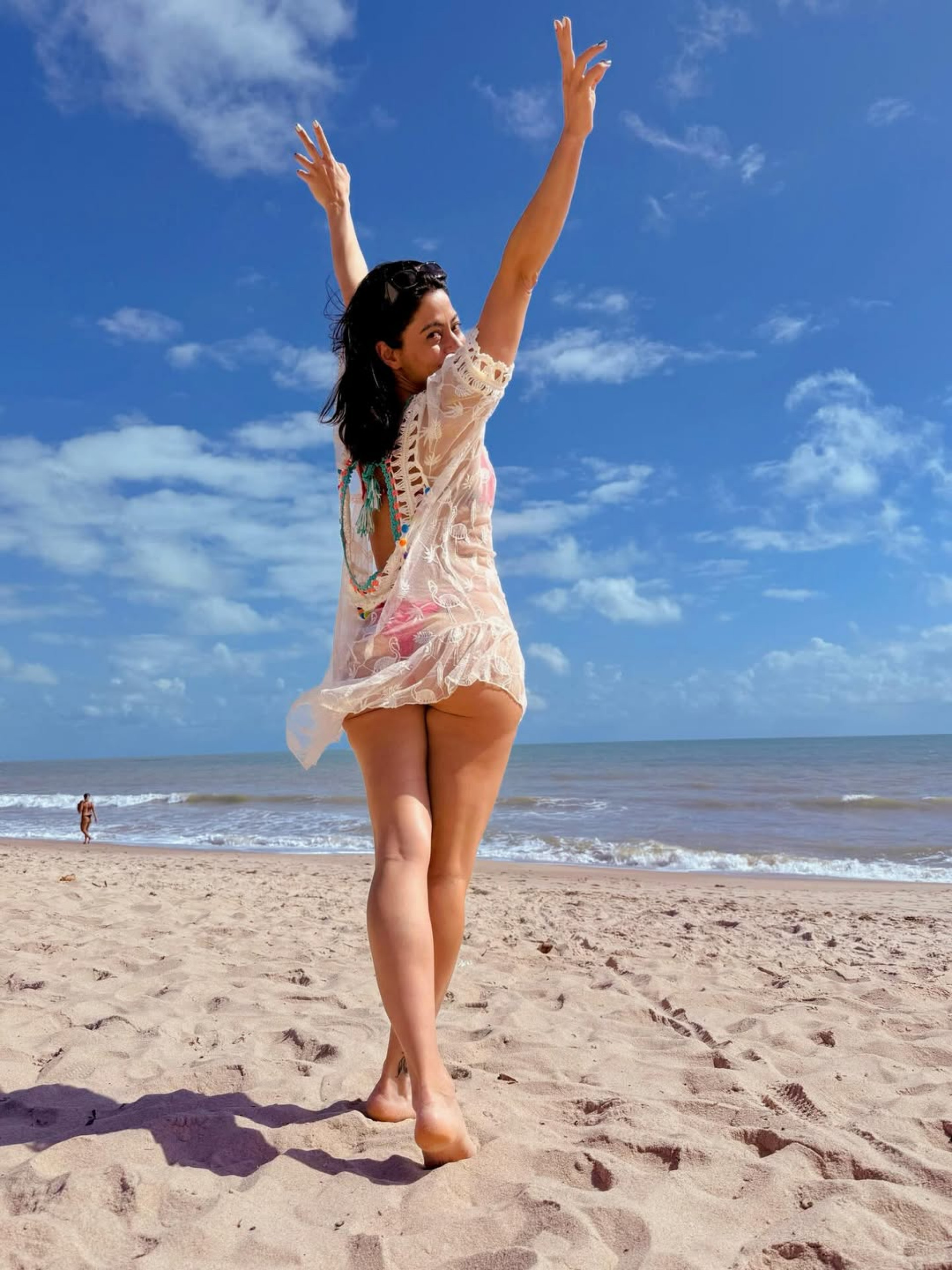 Carol Castro exibe curvas de biquíni durante viagem para João Pessoa - Reprodução / Instagram