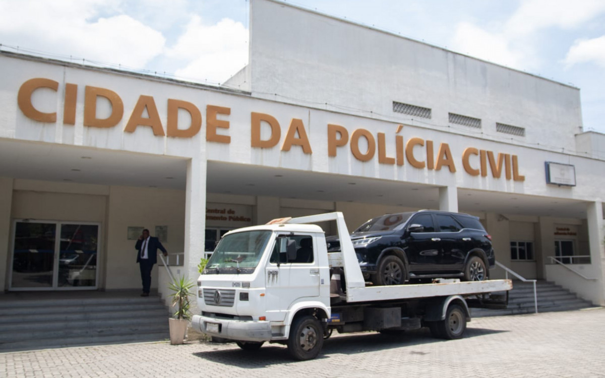 Policiais apreenderam 20 carros durante operação no Chapadão
