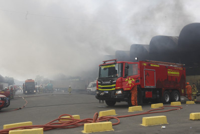 Pavilhão segue interditado um dia depois de incêndio atingir a Ceasa