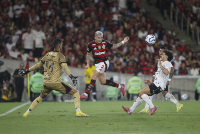 De 'patinho feio' a peça fundamental, Varela comemora 'semana abençoada' pelo Flamengo