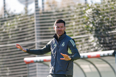 Guardiola presta apoio a Xabi Alonso, pressionado no Real Madrid