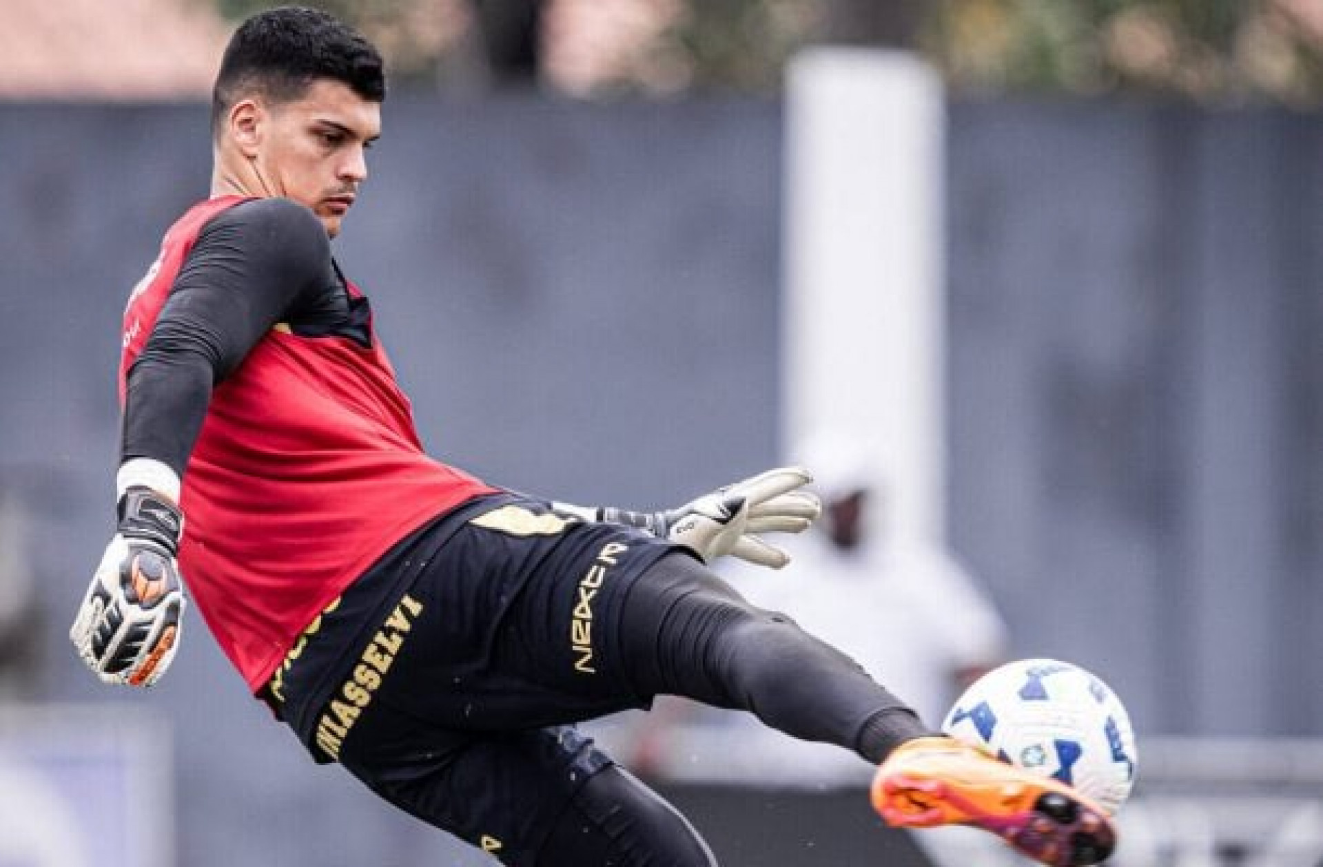 Santos não facilitará saída de Gabriel Brazão para o Flamengo