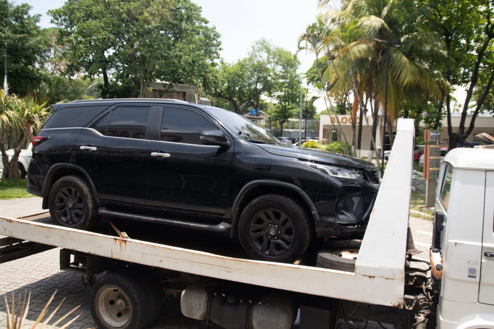 Policiais apreenderam 20 carros durante operação no Chapadão - Érica Martin / Agência O Dia