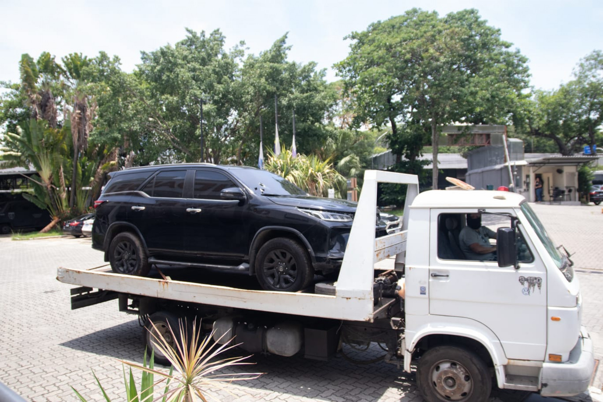 Policiais apreenderam 20 carros durante operação no Chapadão - Érica Martin / Agência O Dia