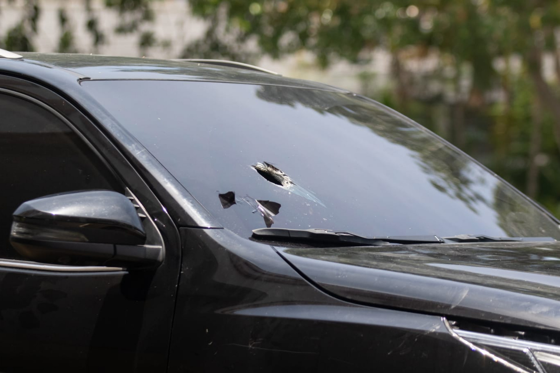 SUV blindado apreendido na operação tinha seteiras - Érica Martin / Agência O Dia